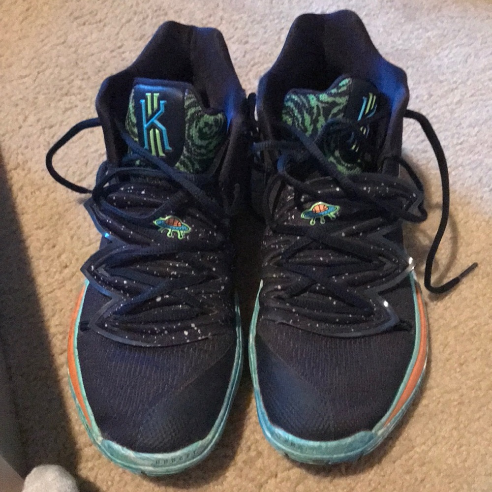 Kyrie 5 ufo Nike sneakers